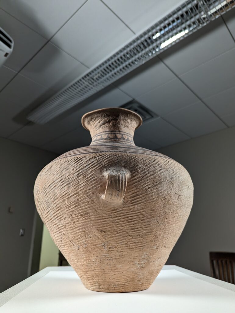 Side bottom view of jar